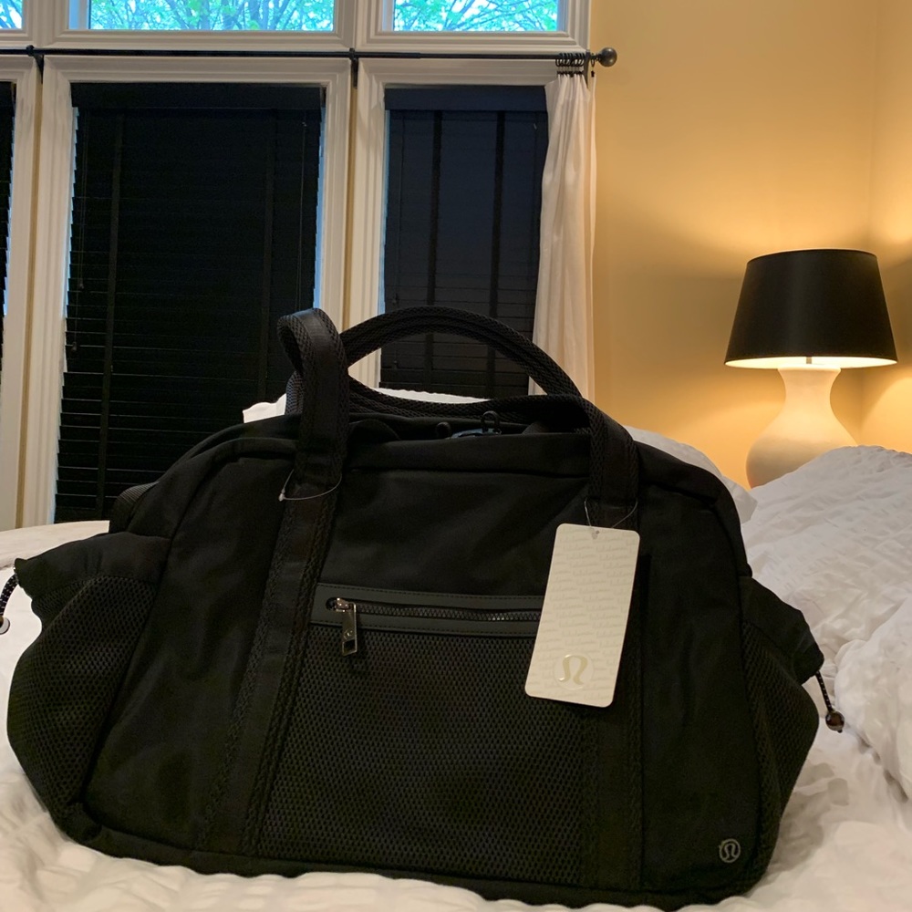 Lululemon everywhere duffel bag